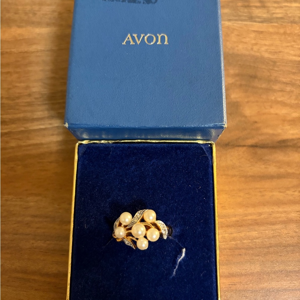 Avon Gold Faux Pearl Cluster Ring